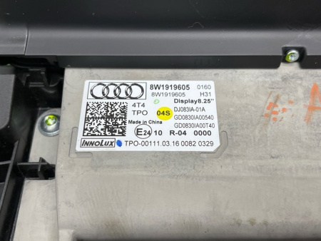 Audi / A4 / Дисплей мультимедиа