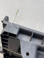 Ford / EXPLORER / Крепление аккумулятора