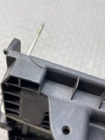 Ford / EXPLORER / Крепление аккумулятора