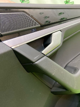 Volkswagen / Touareg / Обшивка двери