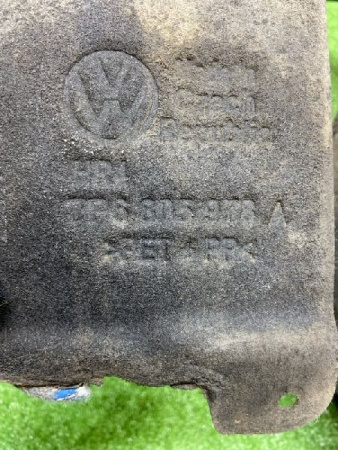 Volkswagen / Touareg / Подкрылок