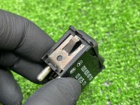 Mercedes-Benz / 190e / Кнопка обогрева заднего стекла