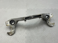 Volkswagen / Touareg / Кронштейн опоры двигателя