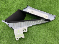 Audi / A4 / Накладка стойки