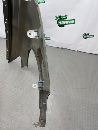 Audi / SQ8 / Крыло