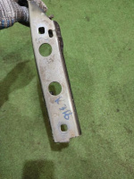 Audi / A6 / Петля капота