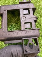 Audi / A6 / Кронштейн