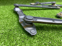 Mercedes-Benz / 190e / Петля капота