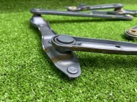 Mercedes-Benz / 190e / Петля капота