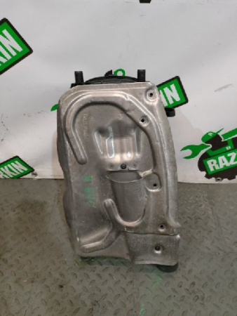 Mercedes-Benz / E-Class / Корпус воздушного фильтра