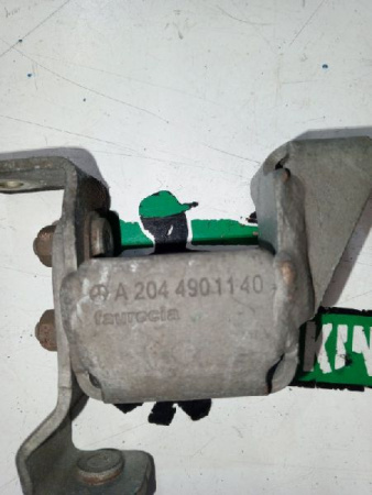 Mercedes-Benz / E-Class / Кронштейн катализатора