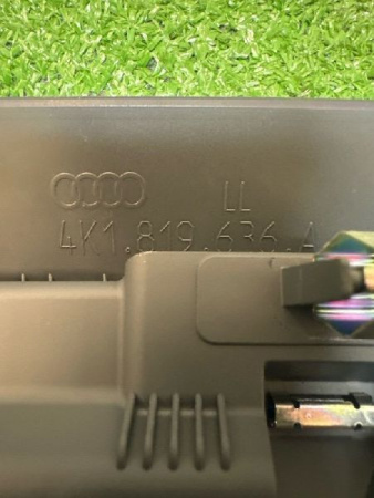 Audi / A6 / Накладка динамика