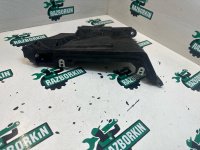 BMW / X1 / Крепление аккумулятора