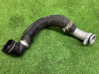 Audi / A6 / Патрубок радиатора