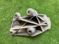 BMW / 7-Series / Кронштейн двигателя