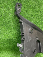 Audi / Q7 / Направляющая бампера