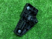 Audi / A6 / Кронштейн ручки открытия капота