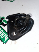 Audi / A6 / Петля замка капота