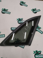 Audi / Q3 / Стекло заднего крыла