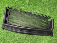 Audi / Q8 / Накладка жабо