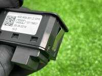 Audi / Q8 / Кнопка крышки багажника