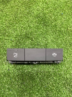 Audi / Q8 / Кнопка парктроника