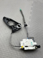 Audi / A6 / Замок двери комплект