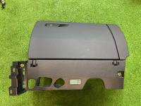 Audi / Q8 / Бардачок