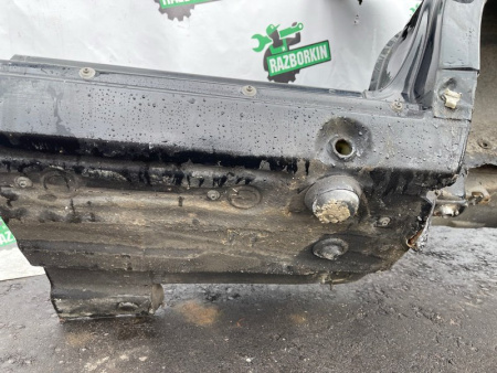 Mercedes-Benz / 300E / Крыло