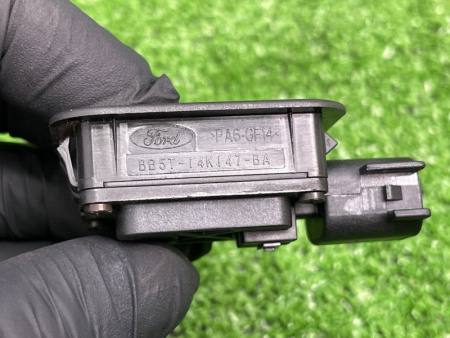 Ford / EXPLORER / Кнопка крышки багажника