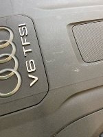 Audi / Q7 / Декоративная крышка двигателя