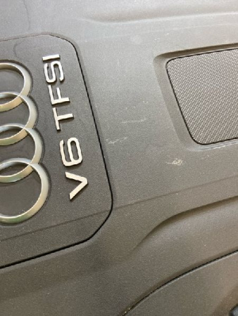 Audi / Q7 / Декоративная крышка двигателя