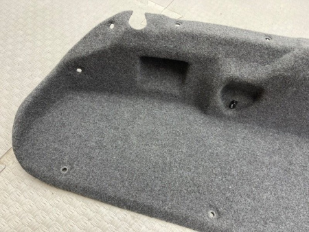 BMW / M6 / Обшивка крышки багажника