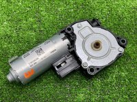 Audi / A6 / Моторчик люка