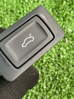 Audi / Q7 / Кнопка крышки багажника