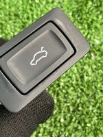 Audi / Q7 / Кнопка крышки багажника