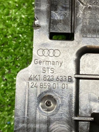 Audi / A6 / Кронштейн ручки открытия капота