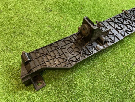 Land Rover / Range Rover Sport / Рамка радиатора