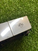 Audi / Q8 / Кнопка парктроника