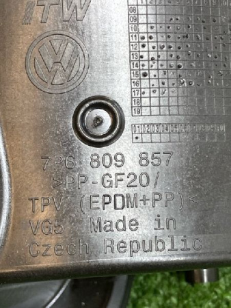 Volkswagen / Touareg / Лючок топливного бака