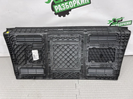 Audi / A8l / Обшивка багажника