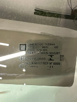 Chevrolet / Tahoe / Стекло двери