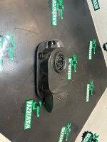 Volkswagen / Touareg / Лючок топливного бака