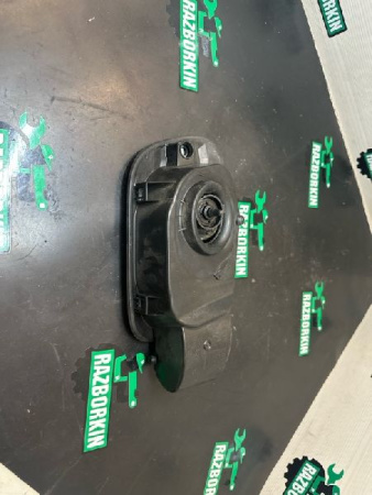 Volkswagen / Touareg / Лючок топливного бака