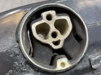 Volkswagen / Touareg / Кронштейн коробки передач