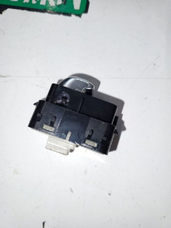 Mercedes-Benz / GLC 250d 4-matic / Кнопка регулировки сидения