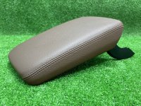 Audi / A4 / Подлокотник