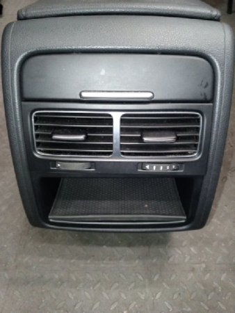 Volkswagen / Touareg / Консоль центральная
