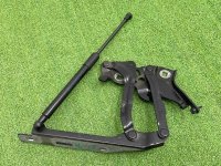 Audi / A4 / Петля капота