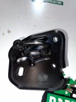 Audi / A6 / Петля замка капота